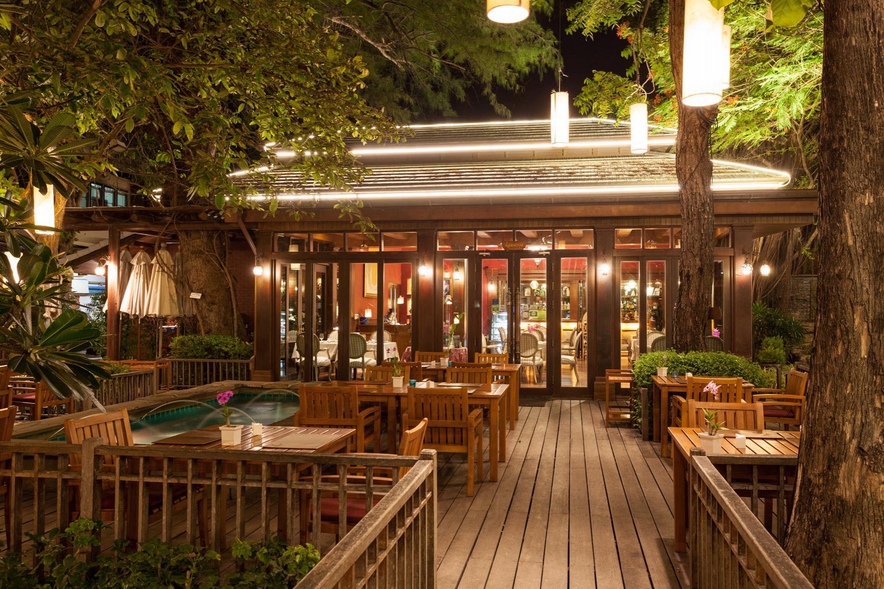 Raya Restaurant & Wine Bistro